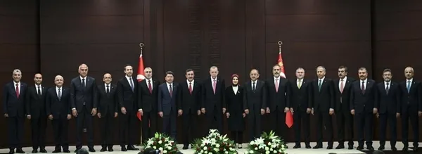 son-dakika-baskan-erdogan-kabineyi-topluyor-emekli-maasi-duzenlemesine-son-dokunus-1696774582107.jpg SON DAKİKA | Başkan Erdoğan Kabine'yi topladı! Emekli maaşı düzenlemesine son dokunuş… - 5