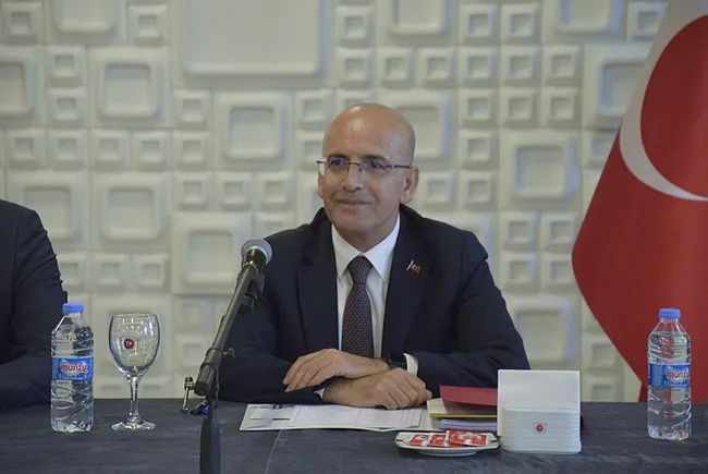 Bakan Şimşek’ten OVP değerlendirmesi: Yatırımlara ve ihracata çok güçlü destek vereceğiz! Maaş düzenlemesinde yeni dönem