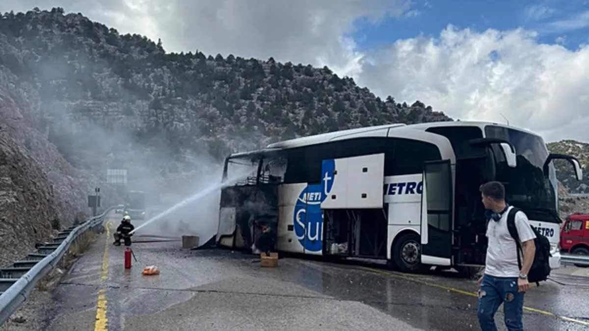 Konya'da korku dolu anlar! Yolcu otobüsü küle döndü