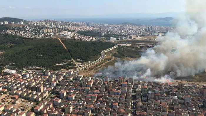 İstanbul Maltepe'de askeri alanda çıkan yangın söndürüldü - 1