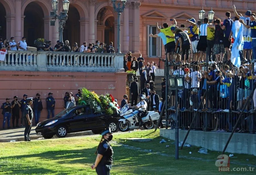 Diego Armando Maradona'nın hayranlarıyla polis arasında arbede | Arjantin'de milyonlar Maradona'ya veda etti... 19