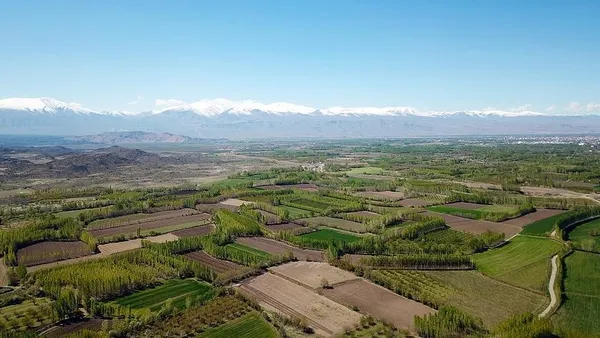 yatirimci-arsaya-hucum-ediyor-bu-bolgelerde-talep-patlamasi-fiyatlar-10a-katladi-1703573433662.jpeg Yatırımcı arsaya hücum ediyor! Bu bölgelerde talep patlaması: Fiyatlar 10'a katladı - 3