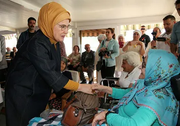 Emine Erdoğan'dan huzurevi ziyareti