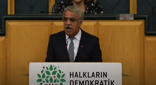 hdpden-6li-masaya-rest-mithat-sancar-kendi-adayimizi-belirleme-calismalarina-basladik-1666710720550.jpg HDP'den 6'lı masaya rest! Mithat Sancar: Kendi adayımızı belirleme çalışmalarına başladık - 4