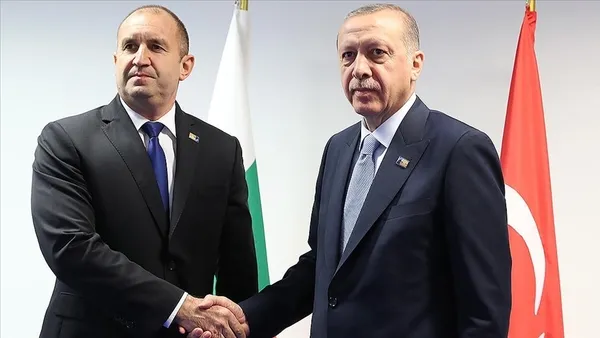 son-dakika-baskan-erdogan-davet-etmisti-bulgaristan-cumhurbaskani-rumen-radev-turkiyeye-geliyor-1670567564733.jpg Başkan Erdoğan ve Bulgaristan Cumhurbaşkanı Rumen Radev'den flaş açıklamalar: "Hedefimiz 10 milyar dolar" - 8