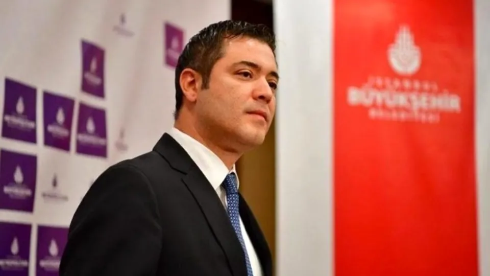 Murat Ongun'a sosyal medya dersini verdi: En büyük troll senmişsin