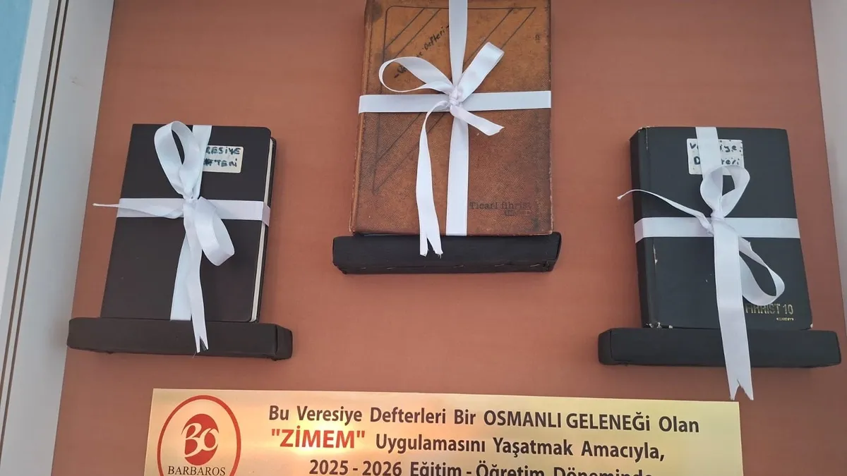 Osmanlı geleneği Afyon'da canlandı: Veresiye defterlerini satın alıp okula astılar