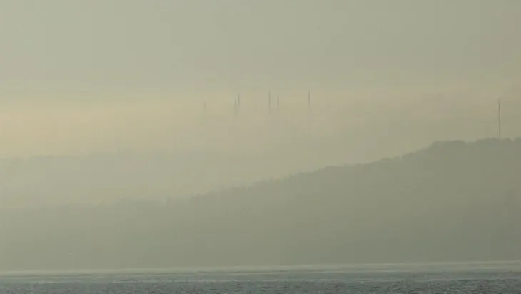 İstanbul’da yoğun sis: Haliç Köprüsü adeta yok oldu