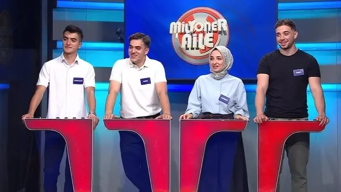 ailece-milyonlar-kazanabileceginiz-ilk-ve-tek-yarisma-programi-milyoner-aile-yeni-bolumuyle-atvde-1721724055817.jpeg Milyoner Aile