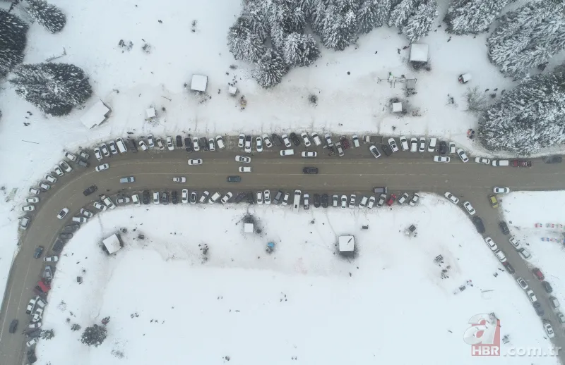 Uludağ tıklım tıklım! Metrelerce kuyruk oluştu 3