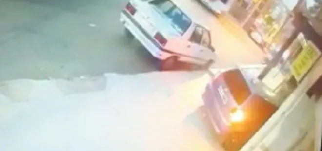 İzmir’de direksiyon kontrolünü kaybeden araç dükkana daldı! O anlar kamerada