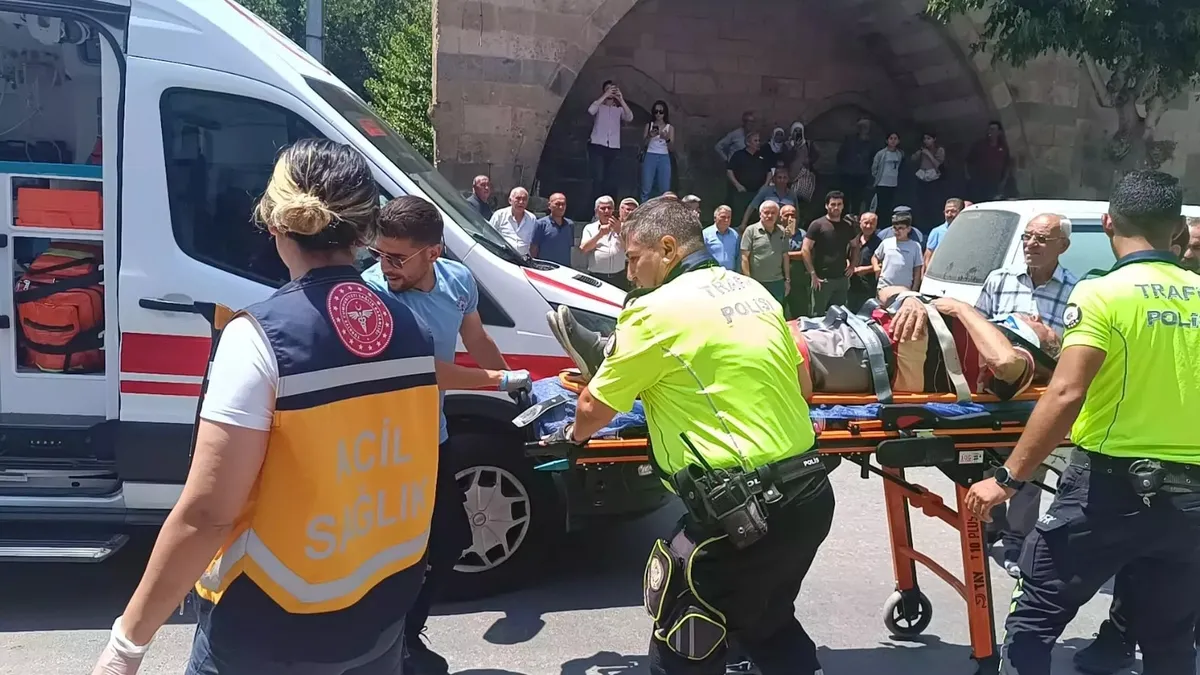 Niğde'de motosiklet yayaya çarptı: 1 yaralı