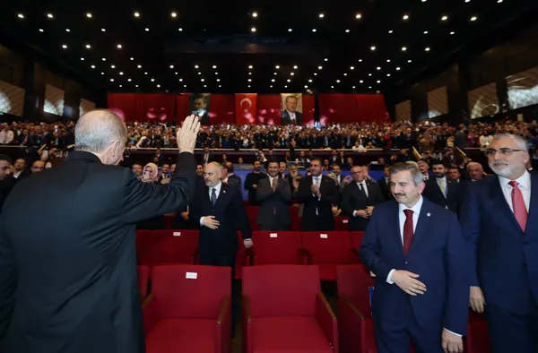 Başkan Recep Tayyip Erdoğan tarih vererek müjdeyi duyurdu: Çalışan emekliye 5 bin TL ikramiye...