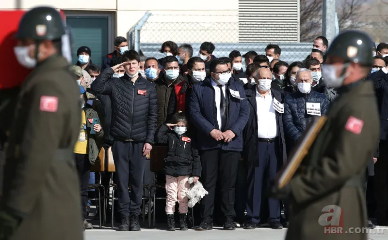 Türkiye Bitlis'te şehit düşen kahramanlarına veda ediyor! Bu acının tarifi yok 20