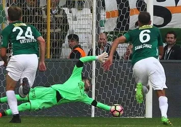 Üst üste 5 penaltı kurtaran Harun tarihe geçti!