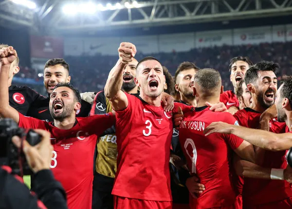 A Milli Futbol Takımı’nın EURO 2020 şarkısı Mustafa Sandal’dan! Derya Uluğ Irmak Arıcı ve Eypio damga vurdu!