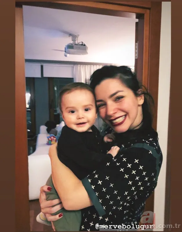 Merve Boluğur’dan aşk bombası! Sevgilisinden ayrılan Merve Boluğur genç şarkıcıyla magazincilere böyle yakalandı 18