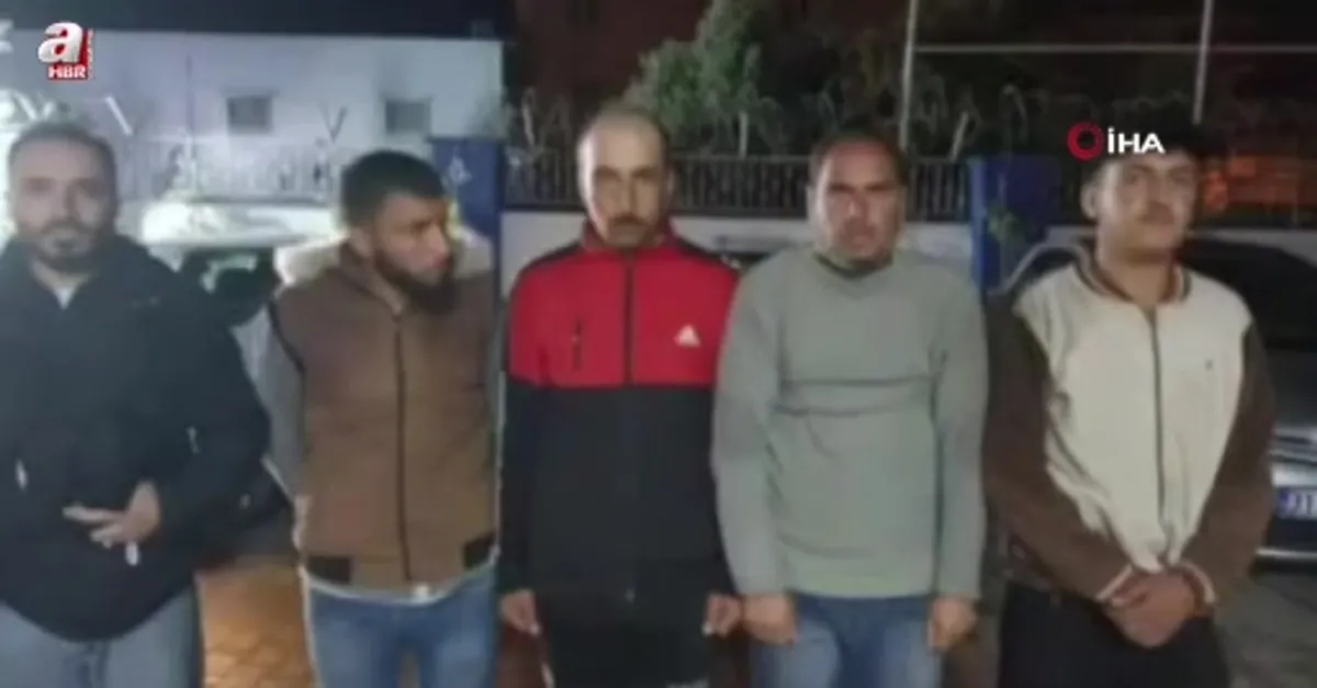 Araçların bagajlarından göçmen çıktı