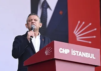 CHP Genel Başkanı Özgür Özel Maltepe mitinginde medyayı hedef aldı! Tepkiler çığ gibi... "Vandallığın bir başka boyutu"