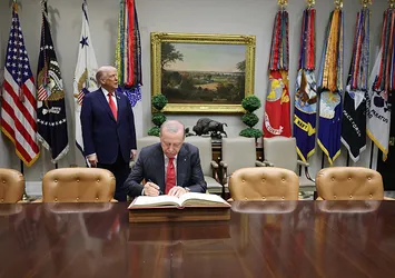 Trump'tan Başkan Erdoğan'a sandalye jesti!
