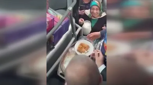 Başkan Erdoğan’a Sakarya’da sevgi seli! Tepsilerle yollarda beklediler