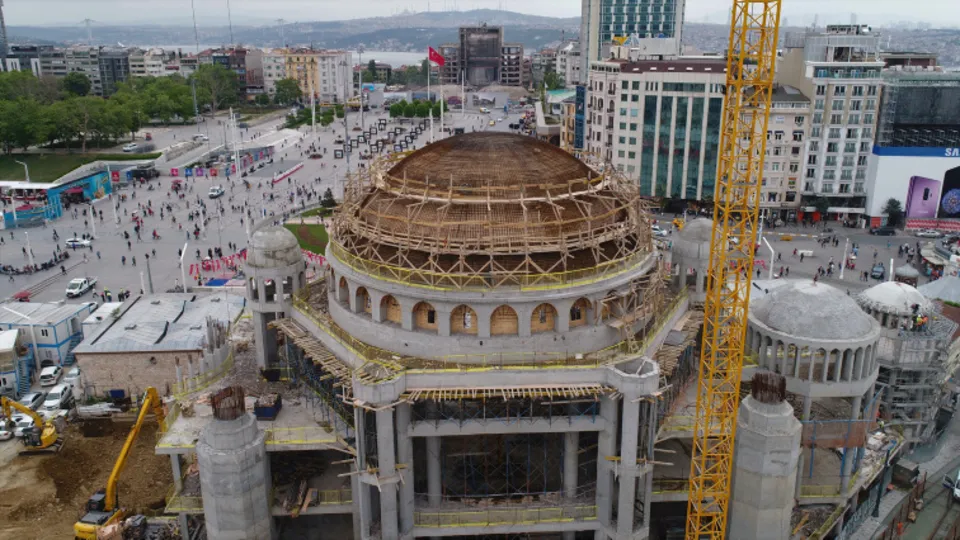 Taksim Camii inşaatı havadan böyle görüntülendi