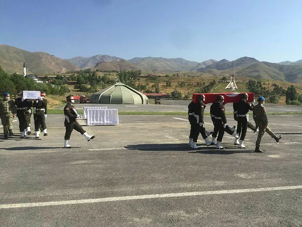 Hakkari’de şehit düşen askerler Emre Büyükyıldırım ile Mustafa Ahmet Demir memleketlerine uğurlandı
