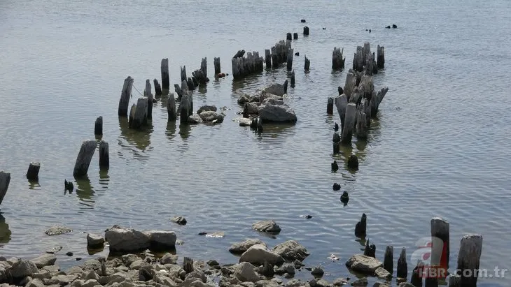 Van Gölü’nde sular çekildi! Yüz yıllık tarih ortaya çıktı