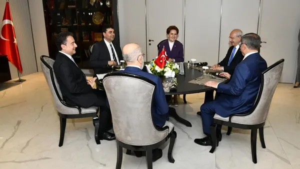 1691082254913.jpg İYİ Parti'de Kılıçdaroğlu eleştirileri dinmek bilmiyor: Siyasi ömrüne ömür katacak bir yoğun bakım ünitesi değiliz - 2