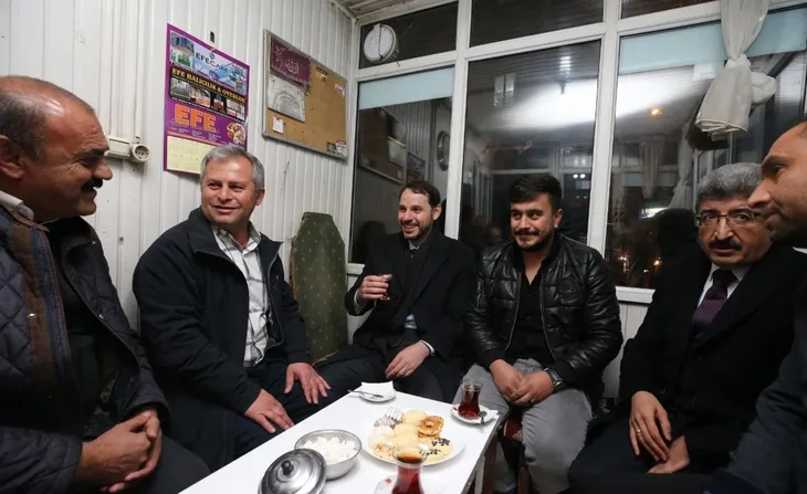 1577488761945.jpg Berat Albayrak, Van'da esnafla bir araya geldi - 4