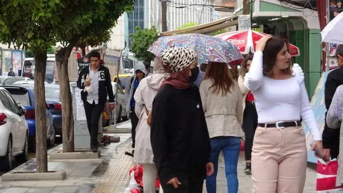 Son dakika: Vanlılar yağmura hazırlıksız yakalandı - 2