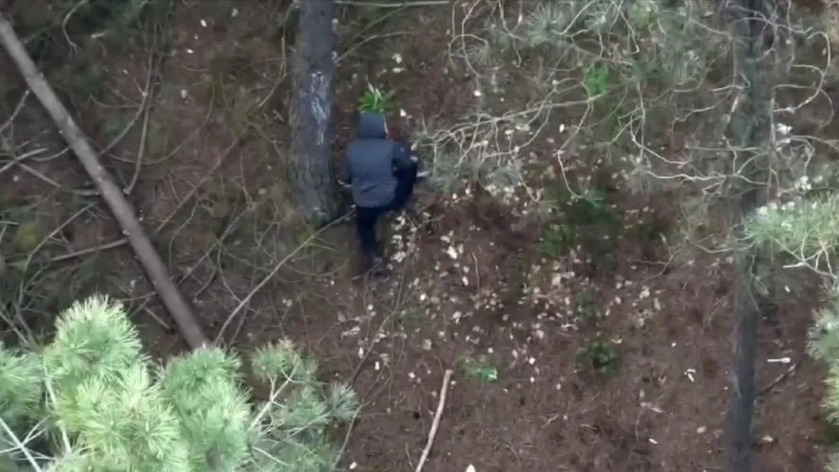 Sultanbeyli'de Pikachu kasklı motosikletli ormana gömdüğü uyuşturucuyu alırken yakalandı