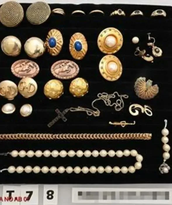 olumu-goruyorum-diyerek-vurgun-yapti-evinden-resmen-hazine-cikti-1739347434500.jpeg 44 yaşındaki Mariana M.'nın evinden çıkanlar şoke etti