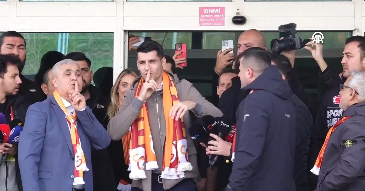Alvaro Morata Galatasaray için İstanbul’da! Taraftara böyle 3’lü çektirdi