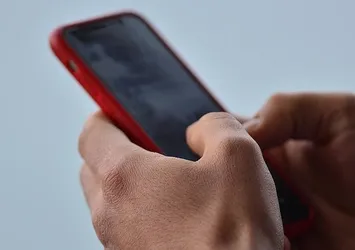 Mesajla taciz tazminatsız kovulma sebebi! Gece yarısı aldığı mesajla şoke oldu: Bir an bastırdığım duygularıma yenildim