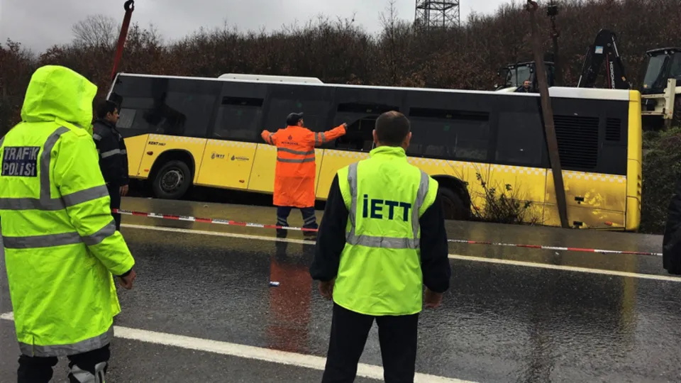 ‘Megabüs’ vadettiler ‘Megakuyruk’ oldu! Vatandaşın yüzü gülmedi: İstanbul'da toplu taşıma çilesi