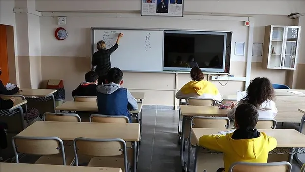 1694356841090.jpg İlk ders zili çalıyor okullarda yeni dönem başlıyor! Milyonlarca öğrenci ve veliler dikkat! İşte değişen kurallar... - 3