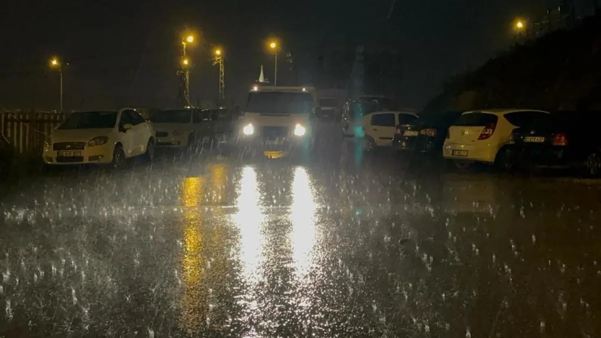 Hatay'da dolu yağışı hayatı felç etti