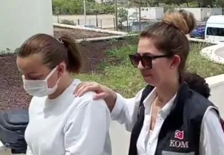 muglada-80-milyonluk-vurgun-yapan-superstar-alevin-ifadesi-ortaya-cikti-1651064057082.jpg Muğla’da 80 milyonluk vurgun yapan ‘Süperstar’ Alev’in ifadesi ortaya çıktı - 1