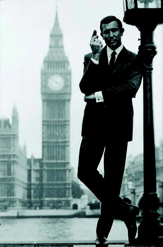 James Bond’u canlandıran George Lazenby hayranlarıyla para karşılığı fotoğraf çektirecek - 1