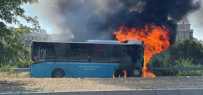 Antalya'da halk otobüsünde çıkan yangın söndürüldü