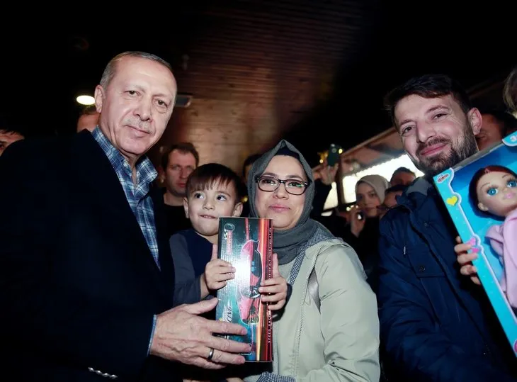 Başkan Erdoğan, tarihi Çınaraltı Çay Bahçesi'nde vatandaşlarla sohbet etti