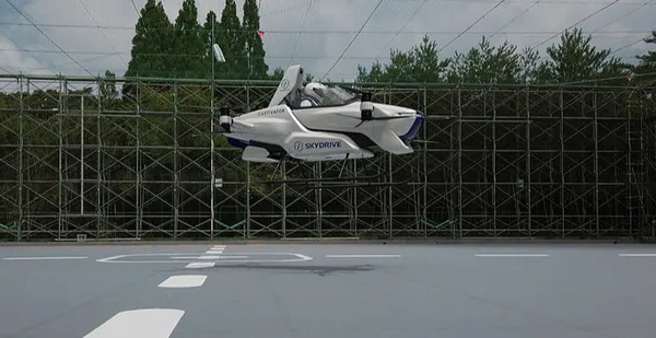 Uçan araba ilk sürücülü testini geçti! İşte uçan arabanın o görüntüleri