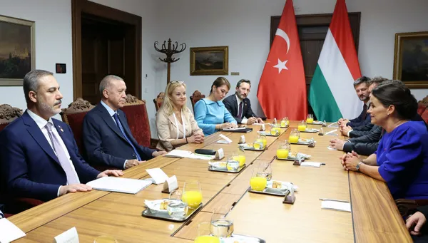 baskan-erdogan-macaristan-donusu-gazetecilerin-sorularini-yanitladi-1692614084603.jpg Başkan Erdoğan Macaristan dönüşü gazetecilerin sorularını yanıtladı - 5