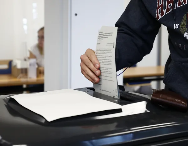 Almanya’da genel seçimi kazanan Sosyal Demokrat Parti SDP oldu