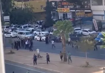 Tartışma taşlı sopalı kavgaya döndü! 4 kişi hastanelik oldu