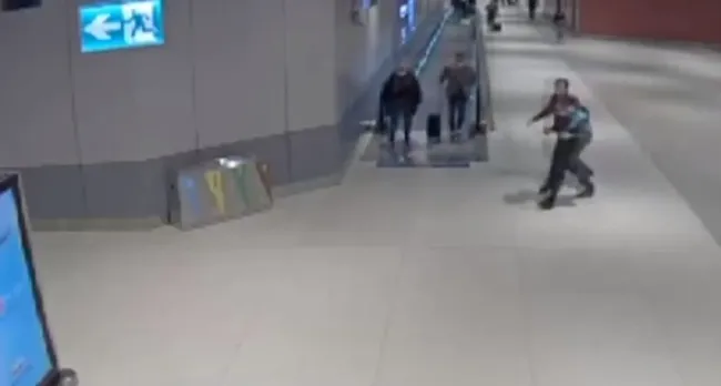 FETÖ’nün yurt dışı yapılanmasına operasyon! Havalimanında yakalandılar