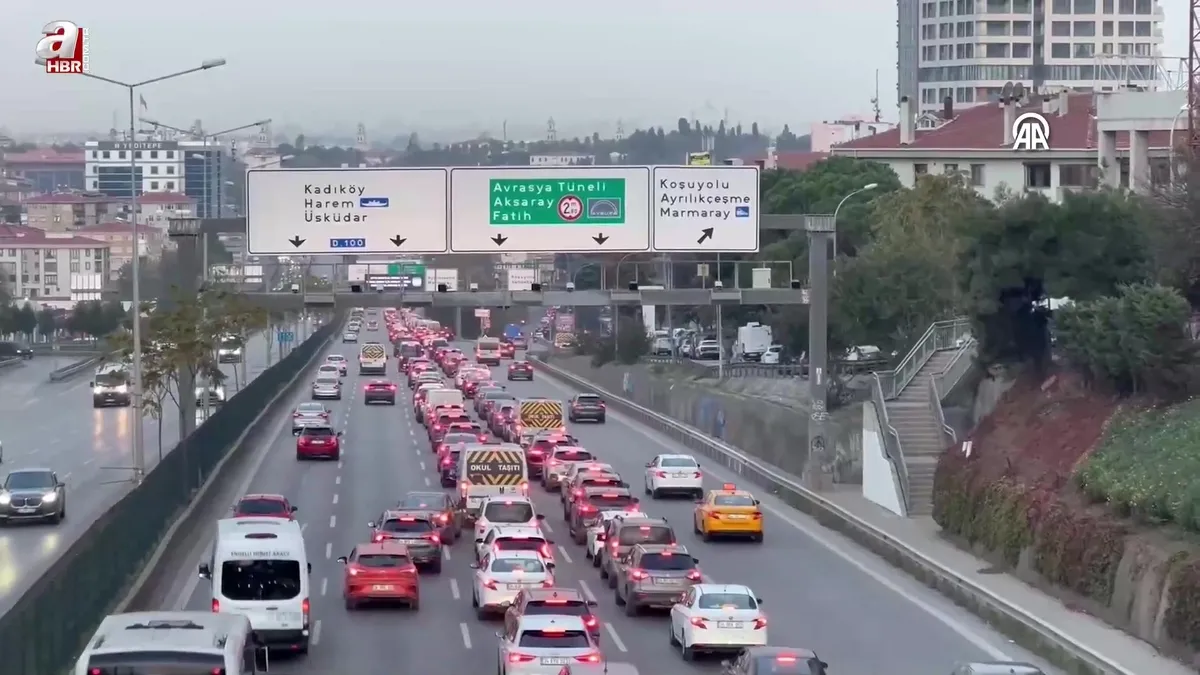 İstanbul'da sabah saatlerine trafik yoğunluğu yaşandı