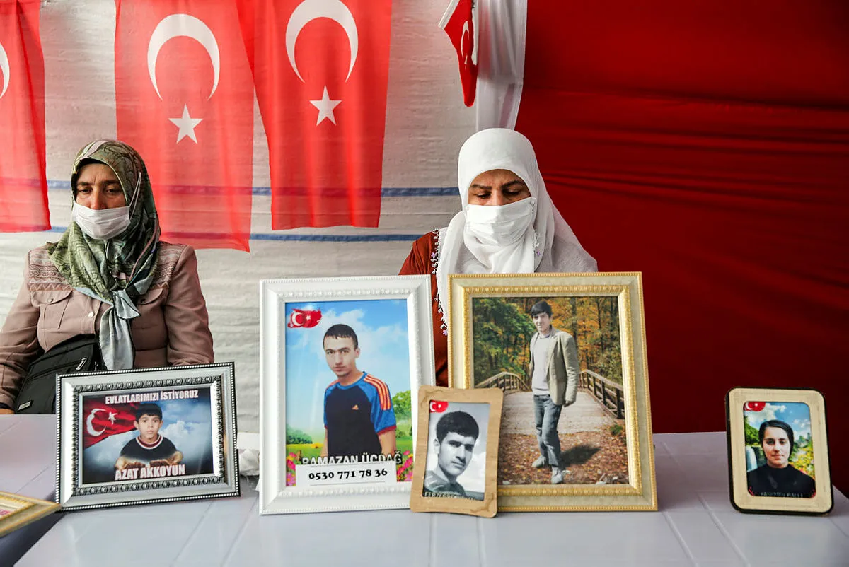 Diyarbakır anneleri: Kahrolsun PKK lanet olsun HDP