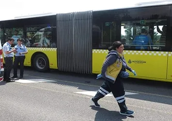 Metrobüs kaza yaptı: Yaralılar var!